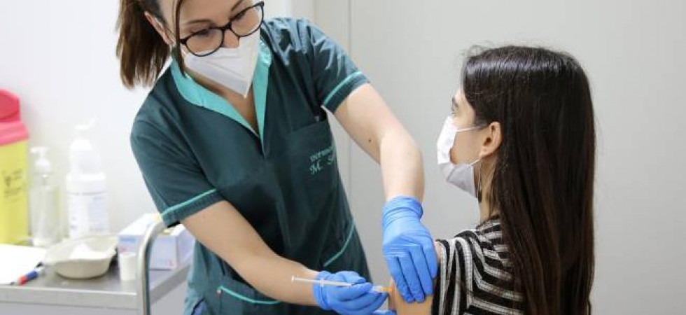 Coronavirus, via libera ai vaccini per la fascia 12-16 anni